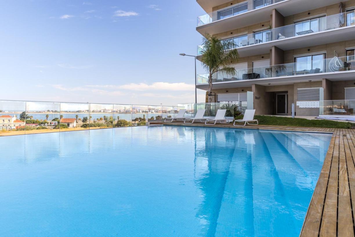 Villa Famille Seixal  Buitenkant foto