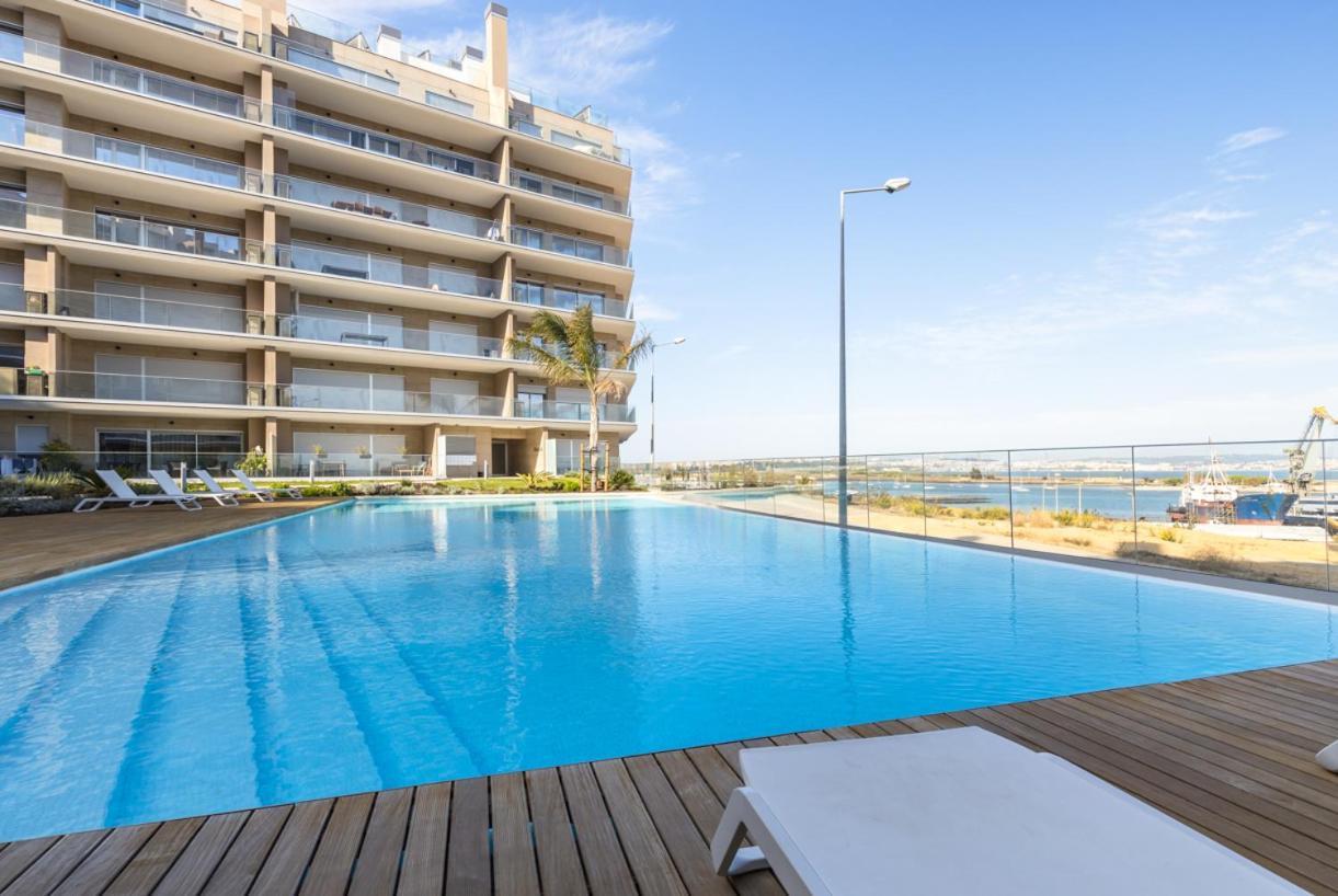 Villa Famille Seixal  Buitenkant foto